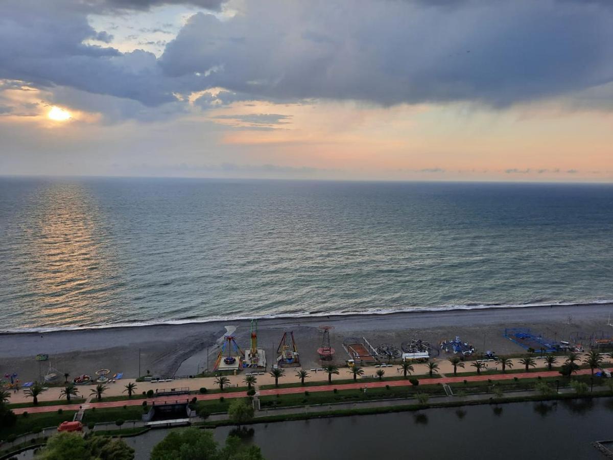 Twins Tower Orbi City Batumi Exteriér fotografie